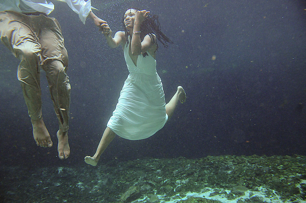 destination wedding photographer mexico underwater trash the dress