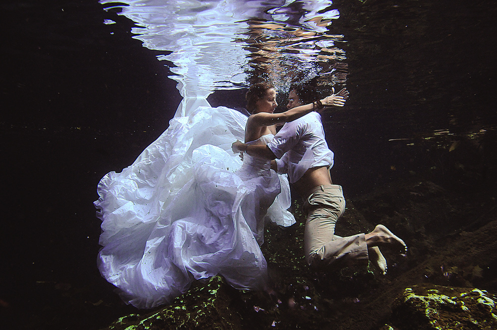 playa del carmen underwater trash the dress