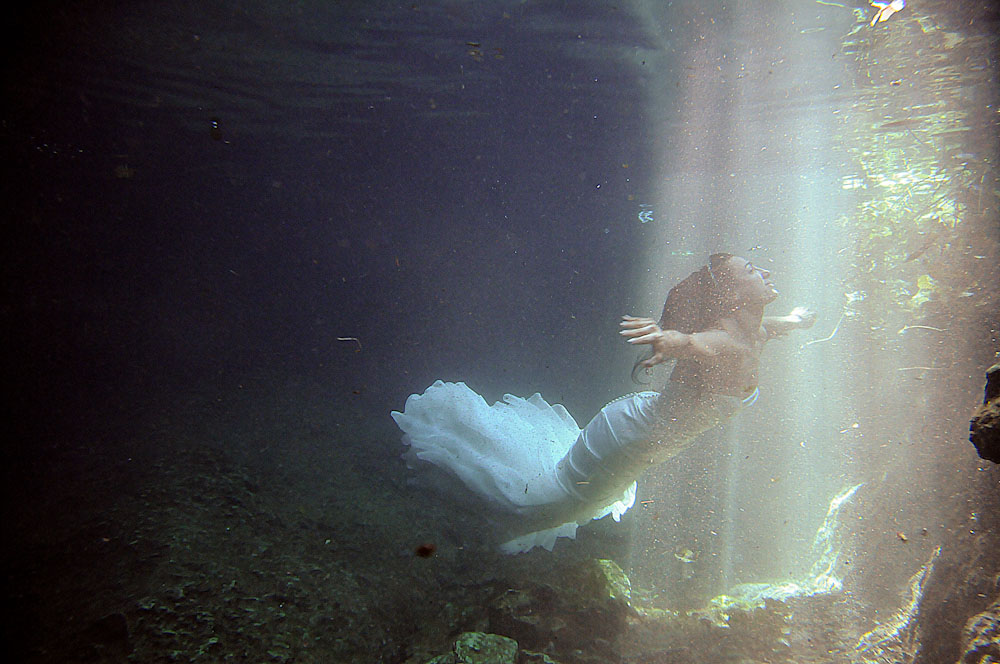 underwater wedding photographers
