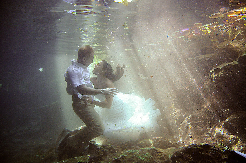 underwater wedding photographer riviera maya