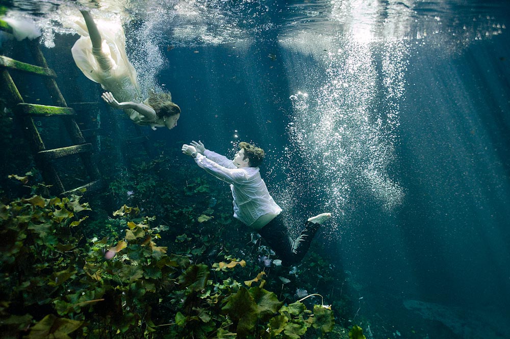 underwater trash the dress photographers