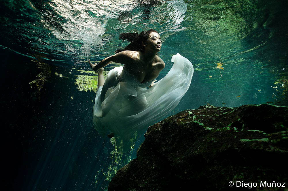 Underwater trash the dress photographer  tulum